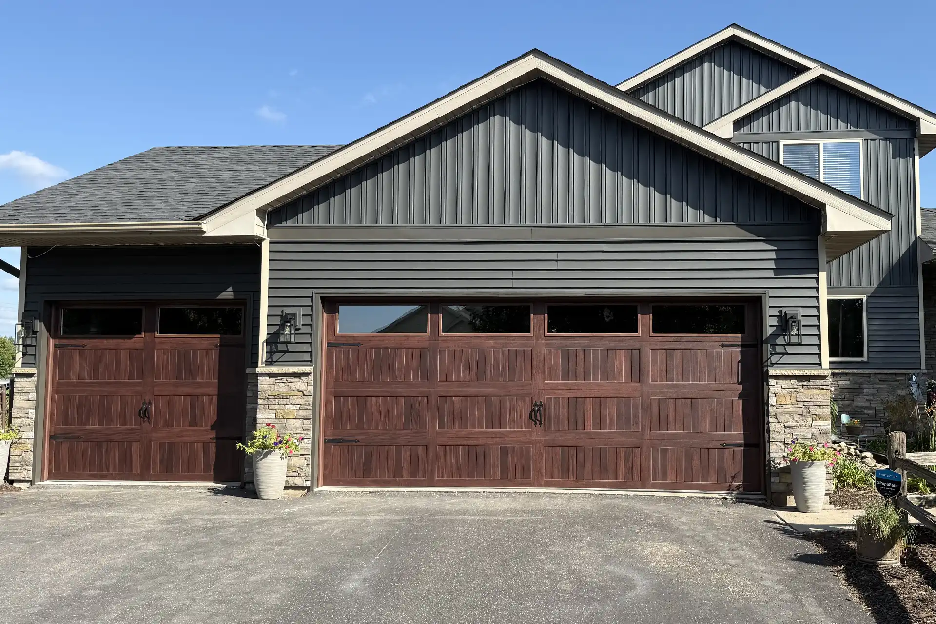 <subject>[background image] image of an industrial area (for a mobility and transportation)</subject>