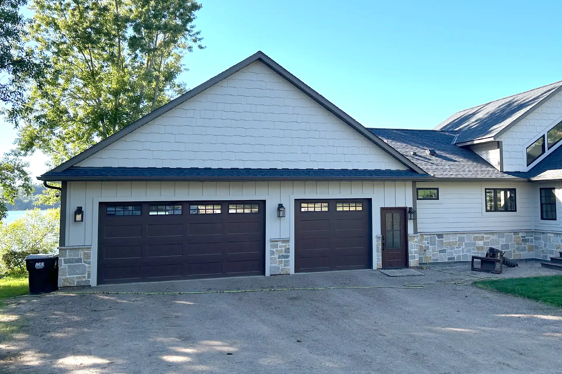 <subject>[background image] image of an industrial area (for a mobility and transportation)</subject>