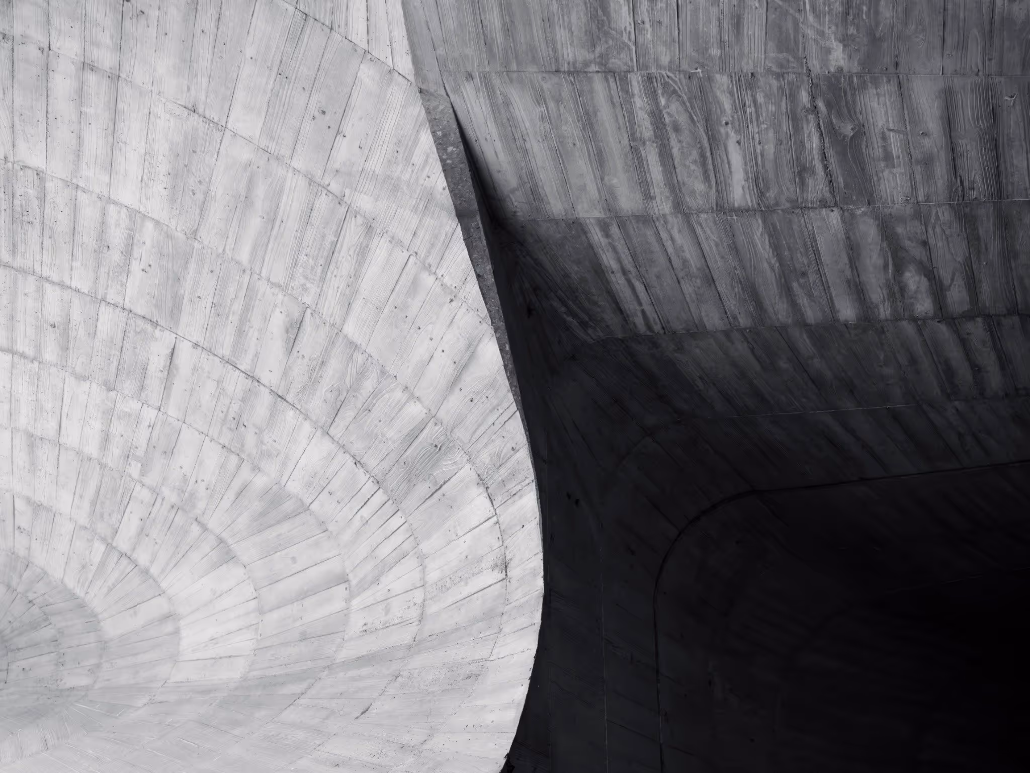Curved concrete walls with textured surface in black and white