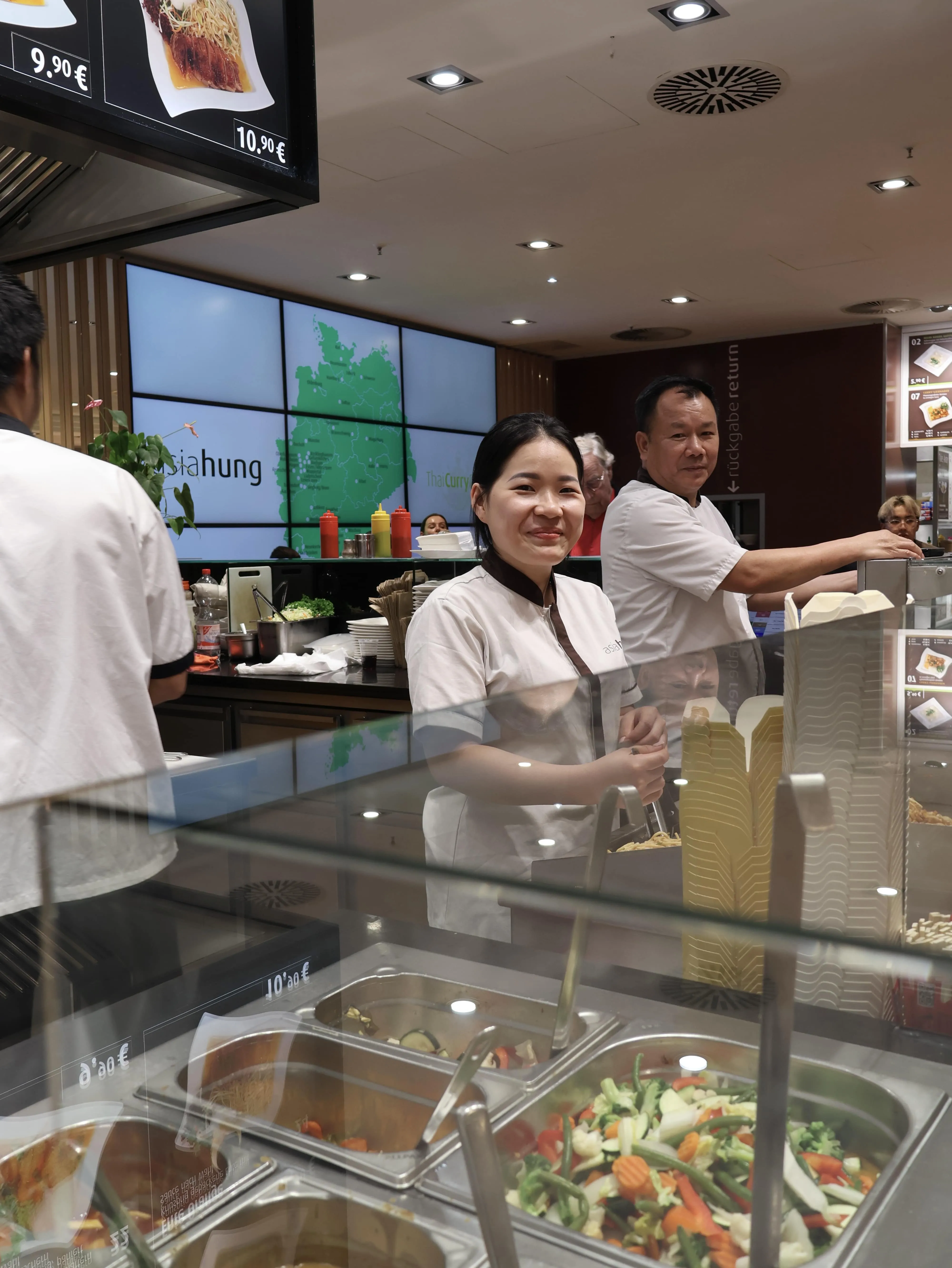 asiahung Mitarbeiter