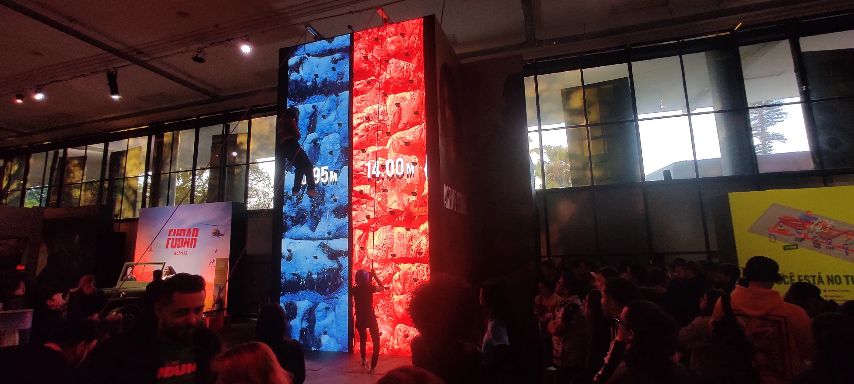 Netflix – Parede de Escalada Interativa