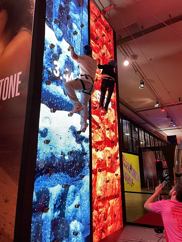 Netflix – Parede de Escalada Interativa