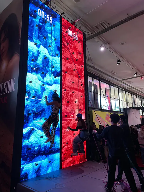 Netflix – Parede de Escalada Interativa