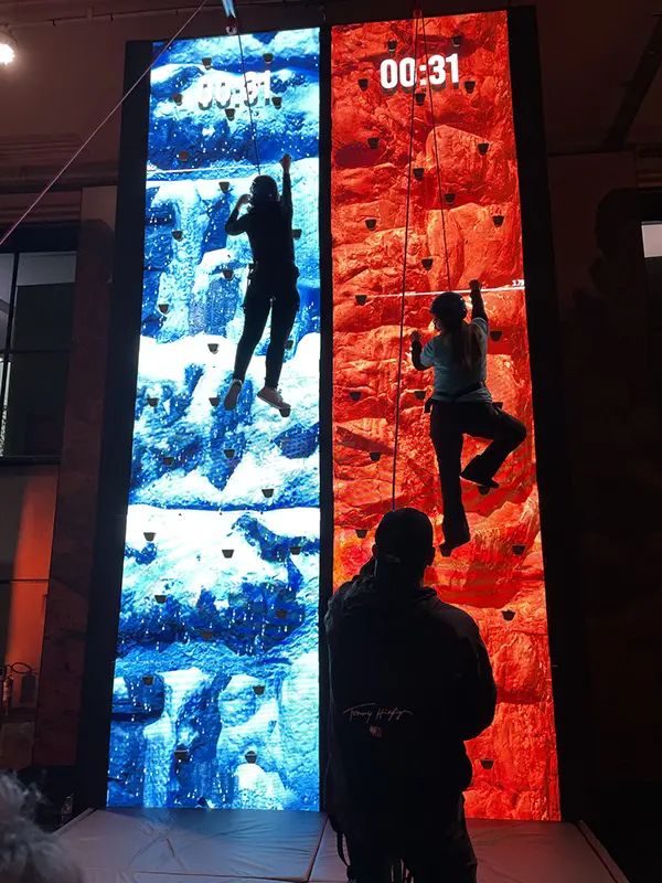 Netflix – Parede de Escalada Interativa