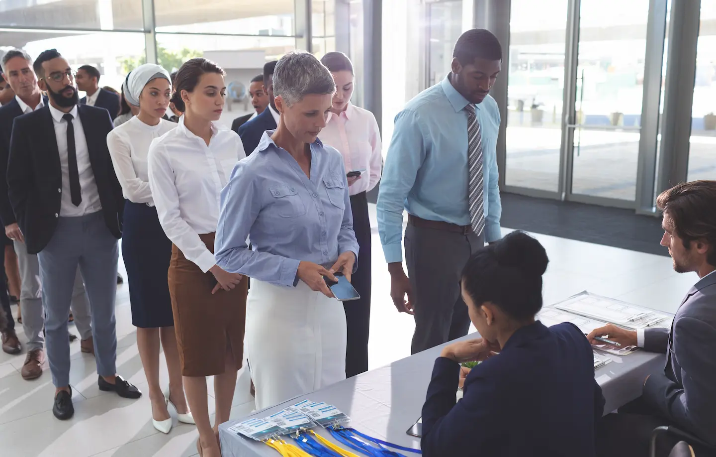 Wie viel Personal braucht man fĂŒr den Event-Check-in? Formel & Leitfaden zur Personalplanung