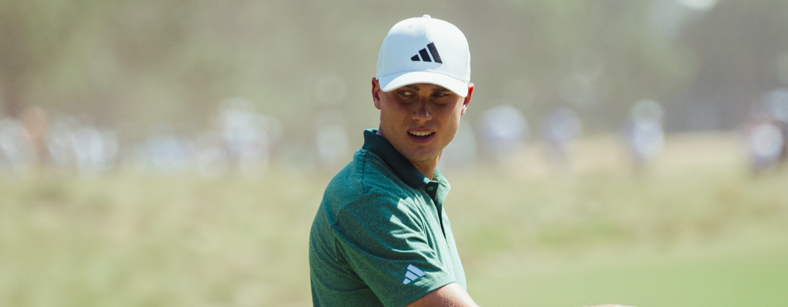 Ludvig Aberg scopes a putt.