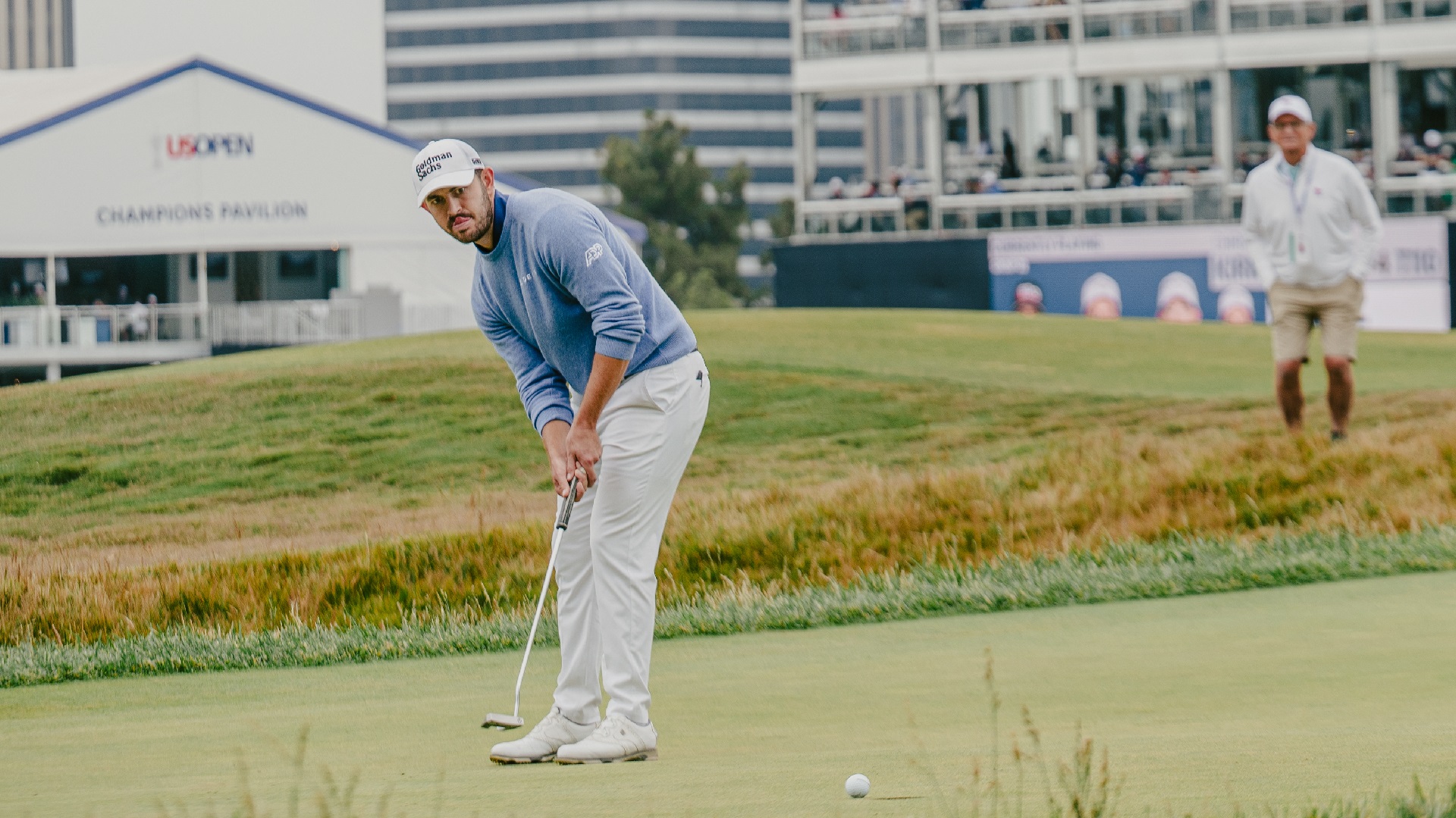 Patrick Cantlay putts at LACC during the 2023 U.S. Open.