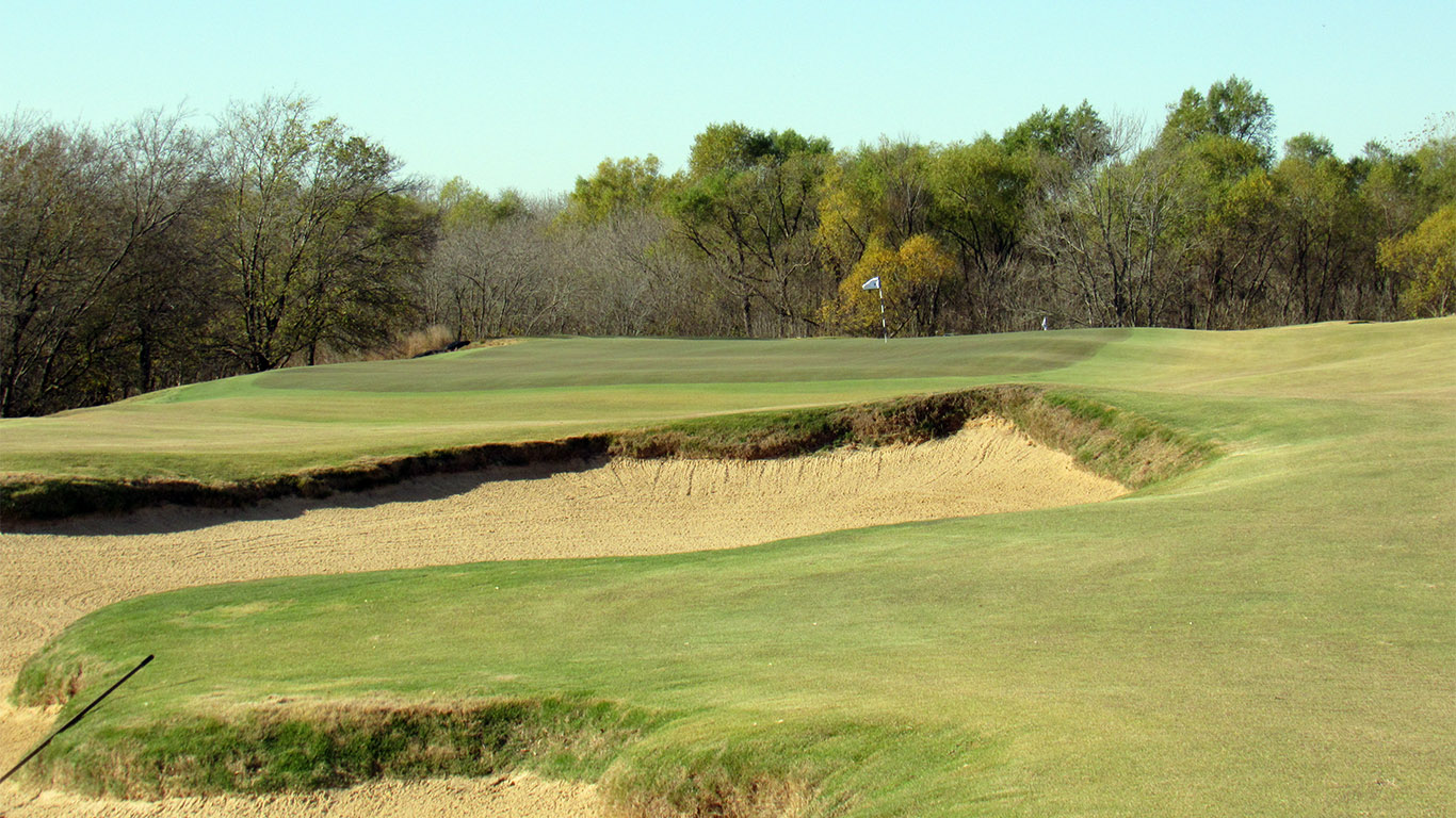 Modern Templates: The 7th at Trinity Forest