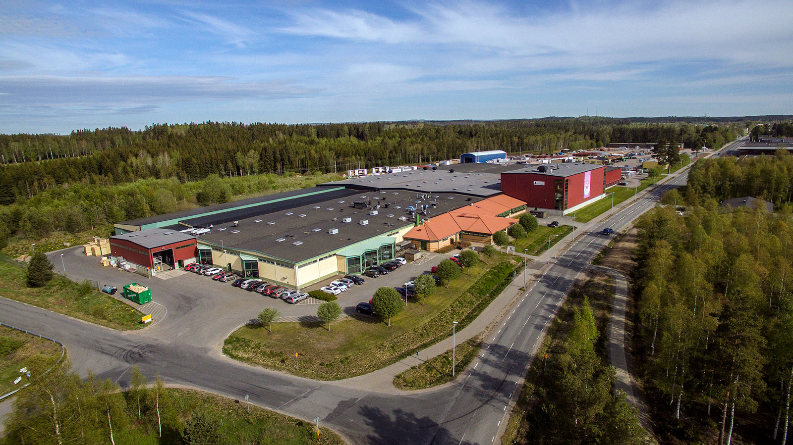 Nordens största pulverlackerare av aluminiumprofiler.