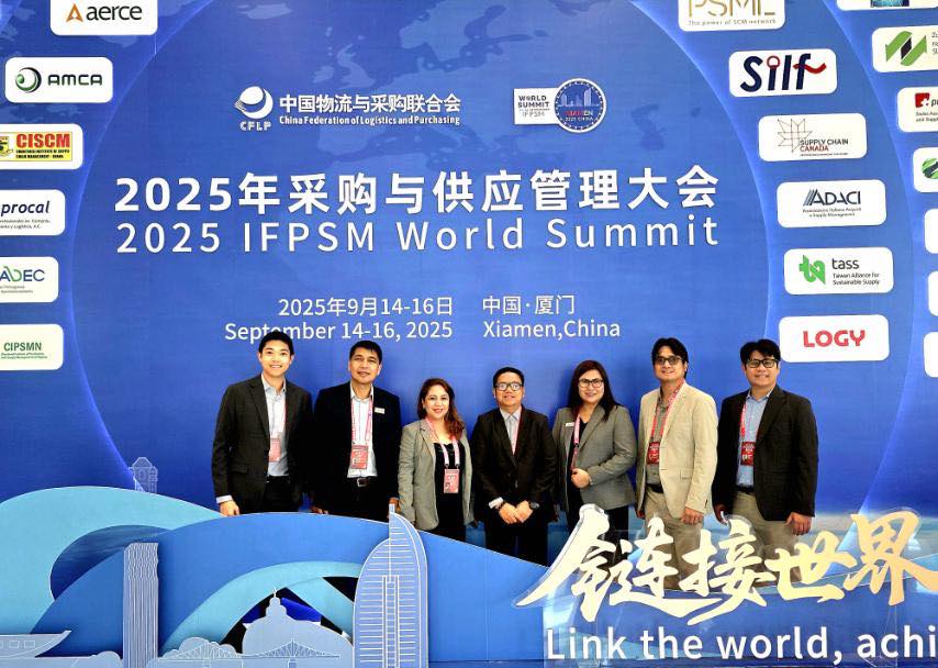 Seven people standing in front of a blue backdrop for the 2025 IFPSM World Summit held in Xiamen, China from September 14-16, 2025.