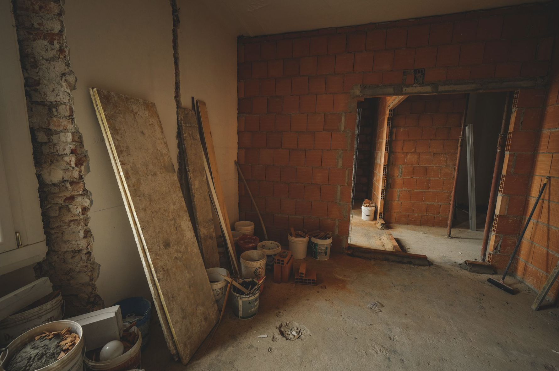 Maçon sur un chantier de gros œuvre en Loire-Atlantique