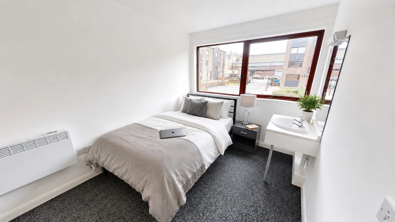 Deluxe Room at Clanny House — room photograph