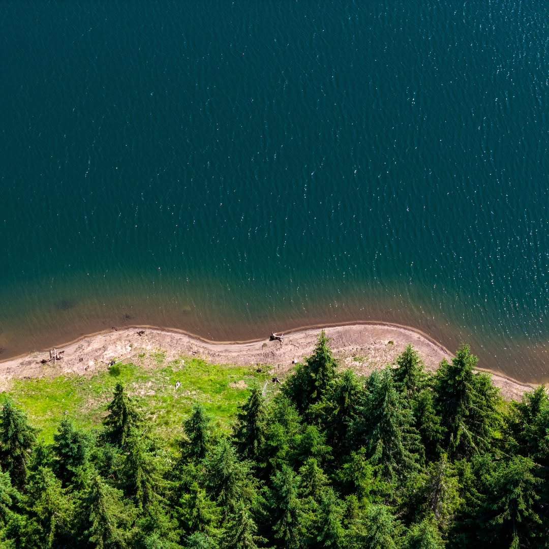 Belis-caiace-apuseni-lac-apa-plimbari-barca