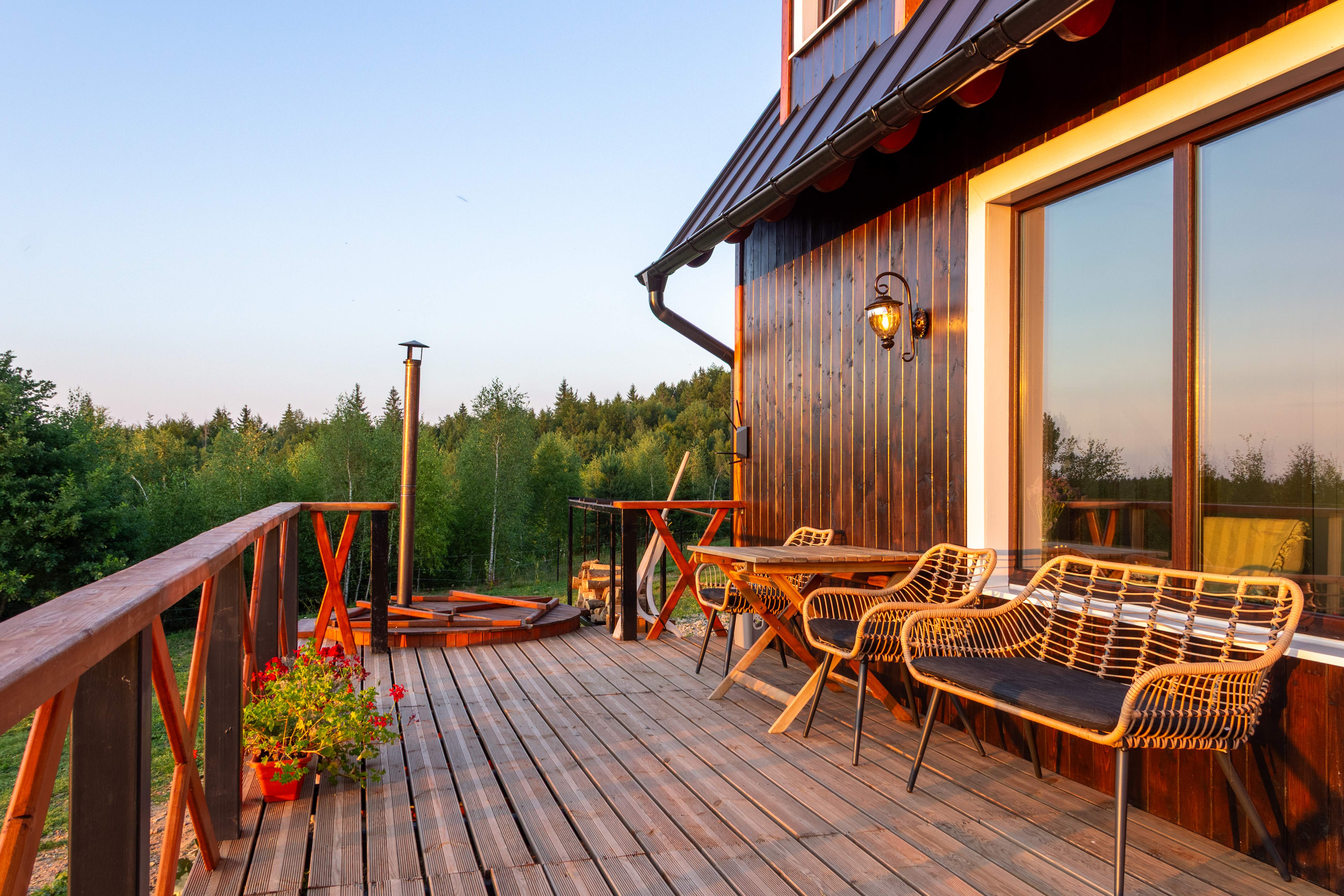 Enjoy panoramic views, forest silence, starry nights, and the warmth of true mountain comfort.