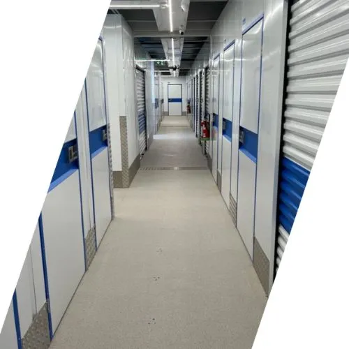 Self-storage vs vrienden & familie: waarom onafhankelijkheid soms beter is