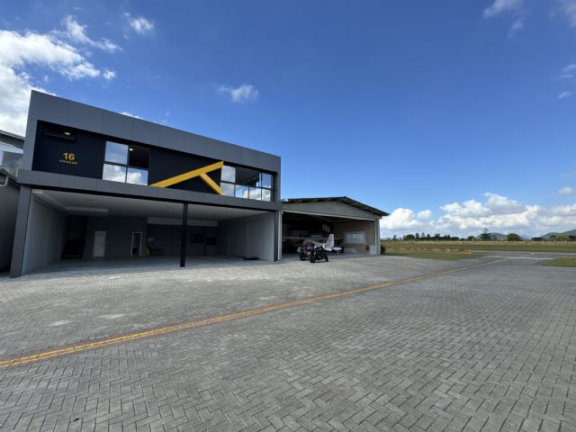 Hangar no Condomínio Costa Esmeralda