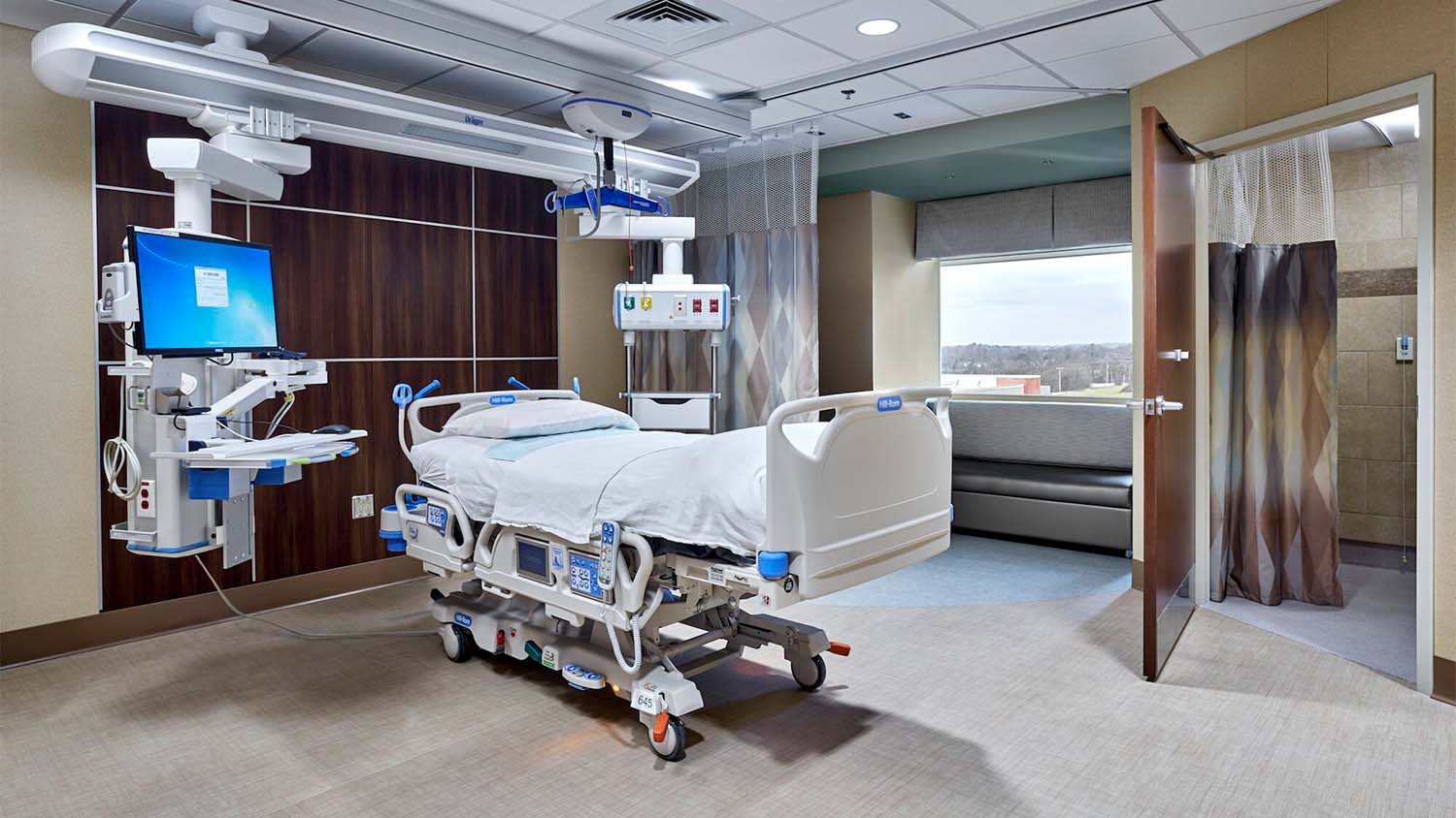 Patient room in the UT Medical Center Heart Hospital by Johnson & Galyon