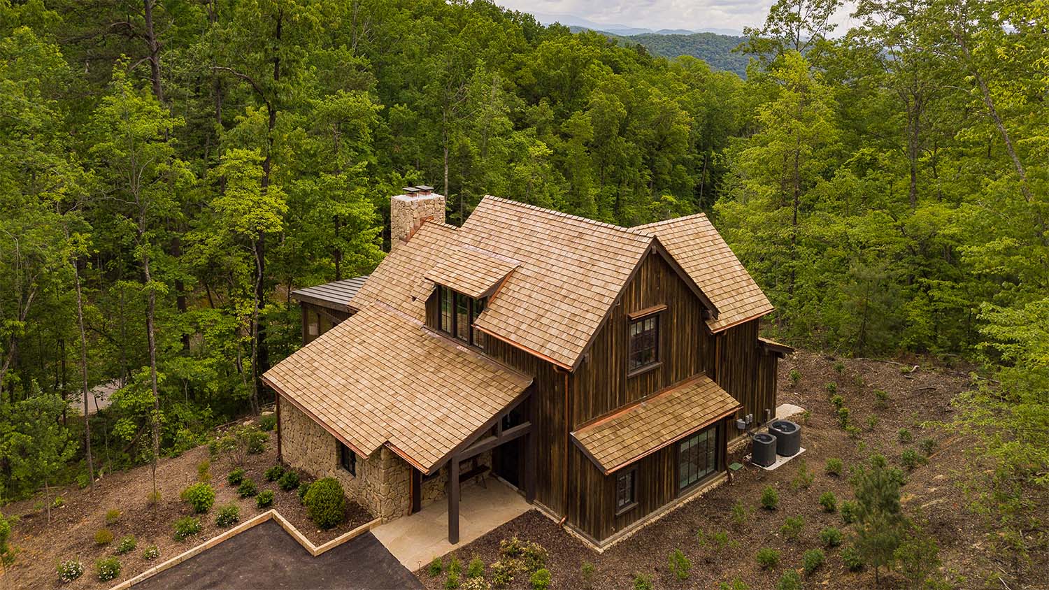 Aerial view of a cabin at Blackberry Mountain