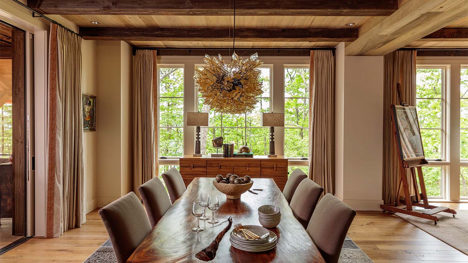 Dining area at Blackberry Mountain