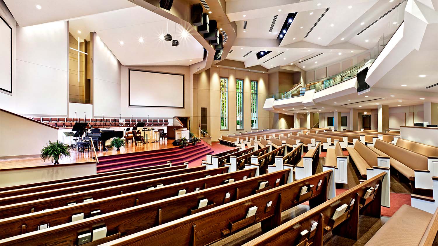 Sanctuary inside of First Baptist Church of Dandridge