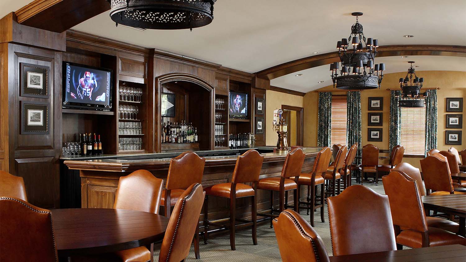Bar area in Cherokee Country Club
