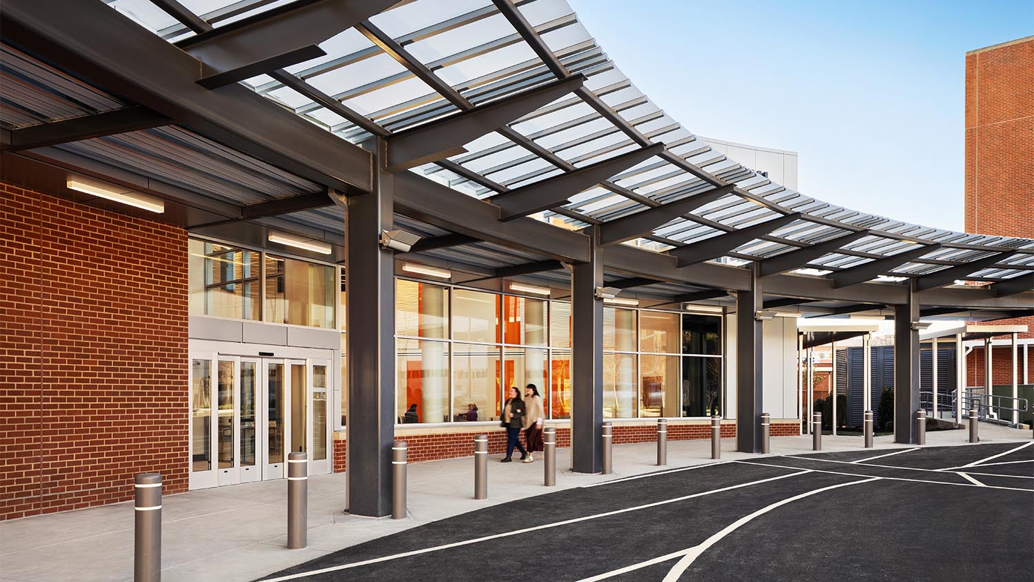 Outside arrival area of The University of Tennessee Medical Center Emergency Dept. Expansion