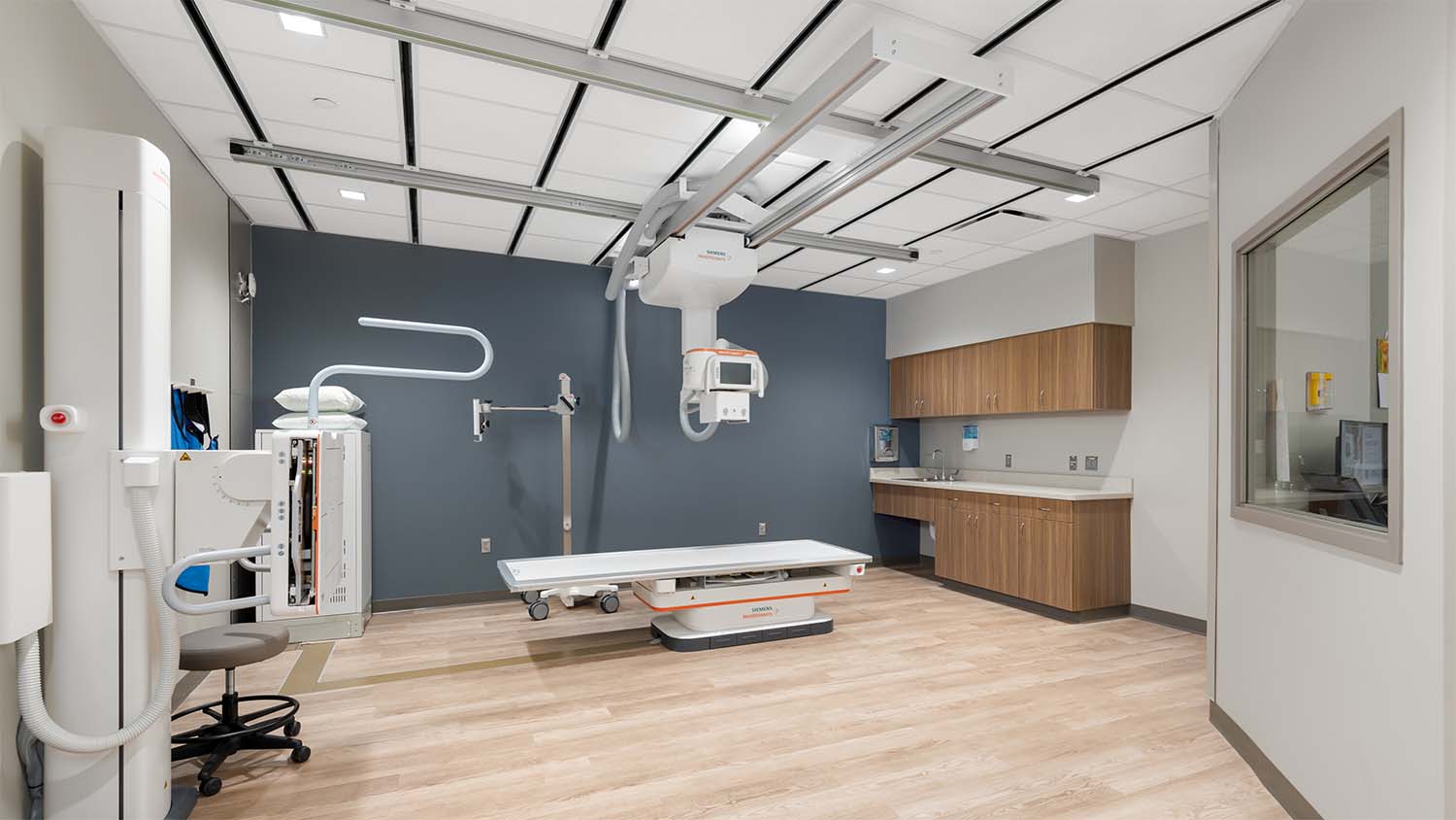 Patient room of the Covenant Health South Knoxville Medical Office Building by Johnson & Galyon