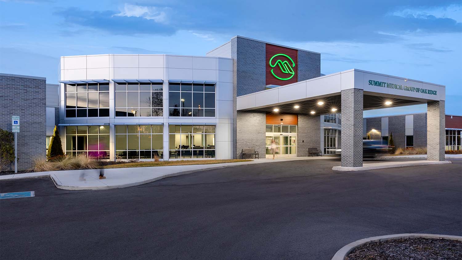 View of the entrance of the Summit Medical Oak Ridge Office Building by Johnson & Galyon