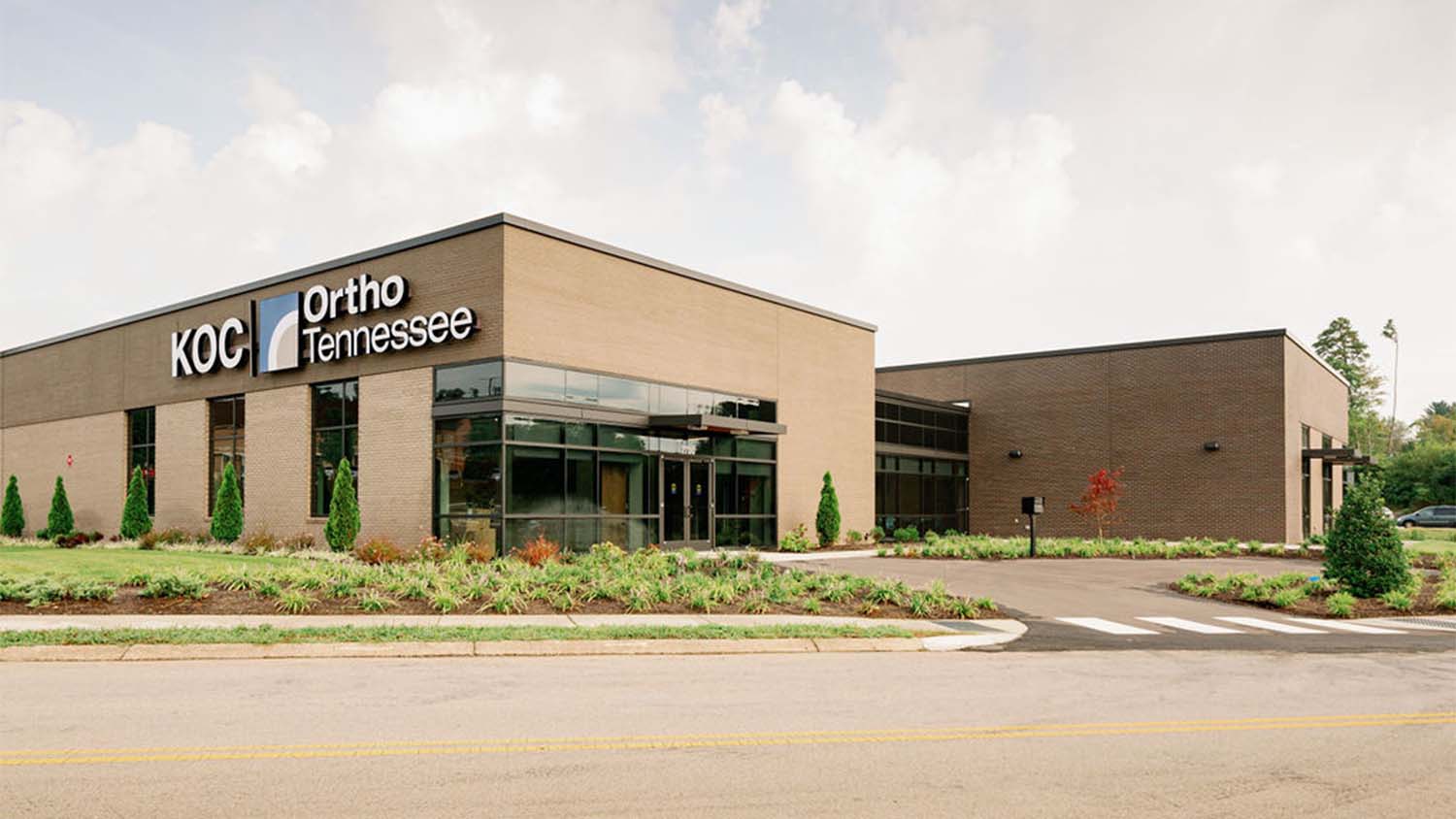 Exterior view of the Knoxville Orthopedic Clinic Ortho Tennessee North Medical Office Building by Johnson & Galyon