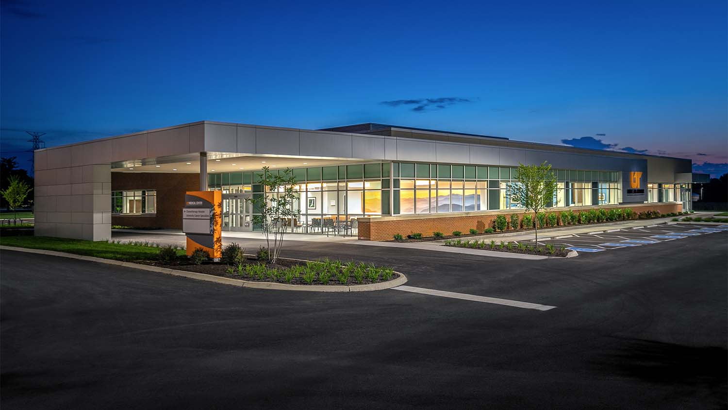 Exterior view of the University Health System Blount County Cancer Center by Johnson & Galyon