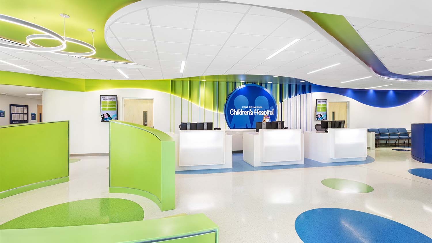 Reception area inside the Dolly Parton Children's Hospital Emergency Department Expansion y Johnson & Galyon