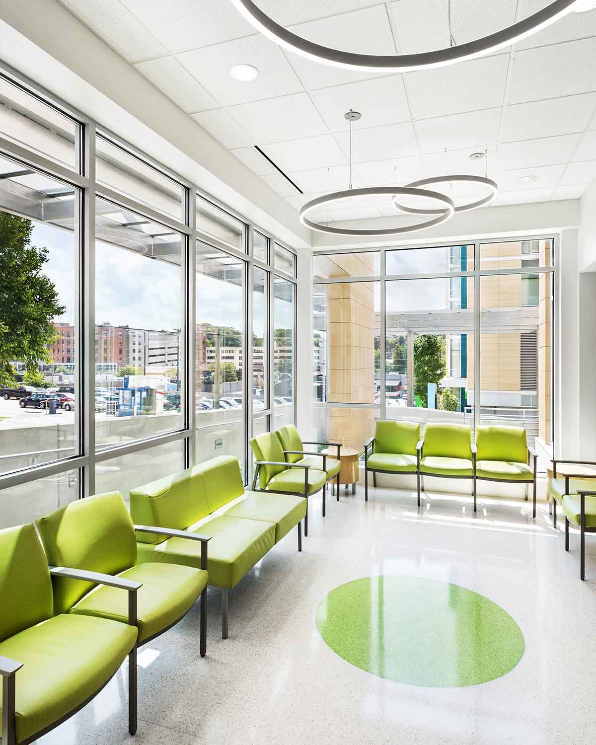 Seating area in the Dolly Parton Children's Hospital Emergency Department Expansion y Johnson & Galyon