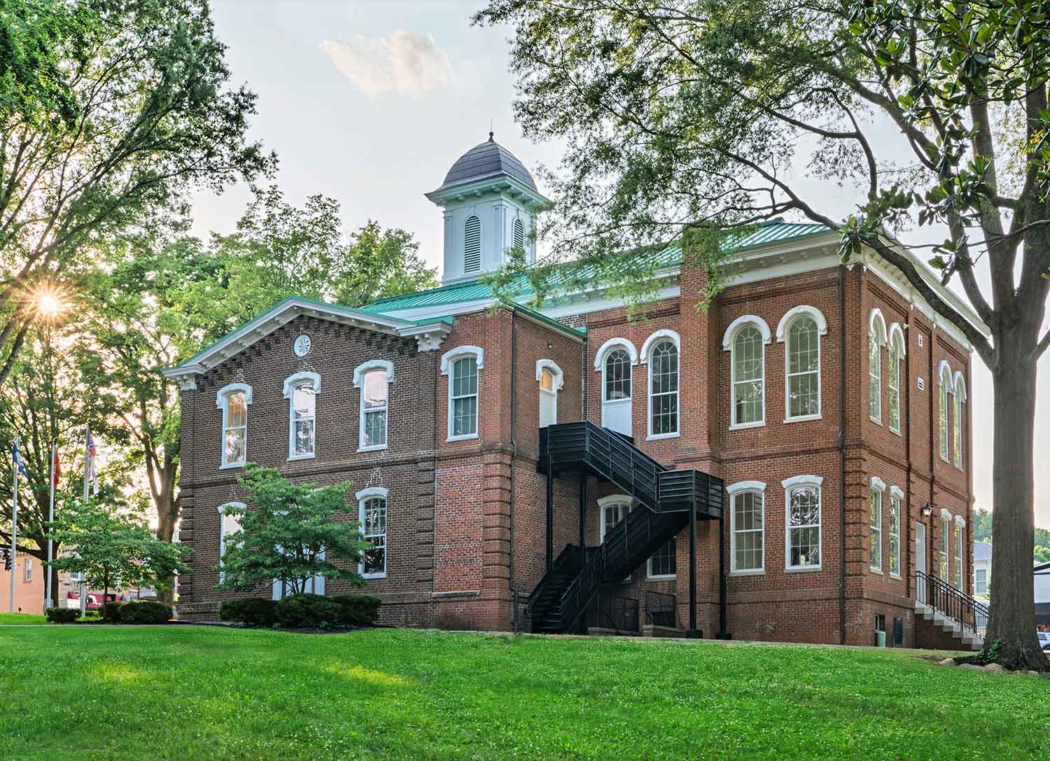 Backside view of the newly renovated Loudon County Courthouse by Johnson & Galyon.