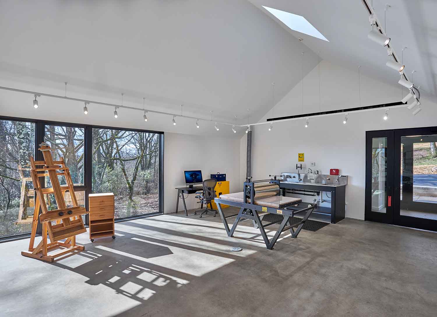 Art studio in the Loghaven Gateway Building and Artist Studios by Johnson & Galyon.