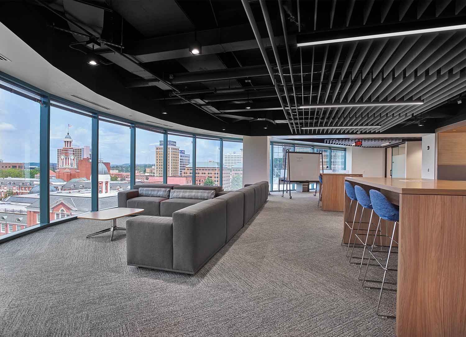 Lobby and seating area of the CGI Federal building by Johnson & Galyon