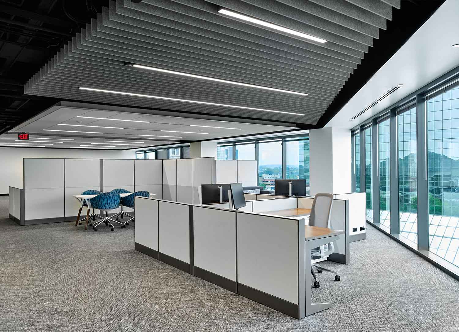 Work spaces in the CGI Federal building by Johnson & Galyon