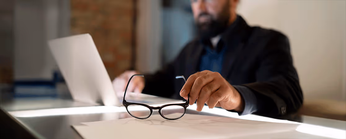 Évitez la chasse aux pièces manquantes : automatisez la collecte des factures et tickets, réconciliez-les avec vos flux bancaires, et gagnez temps et sérénité.