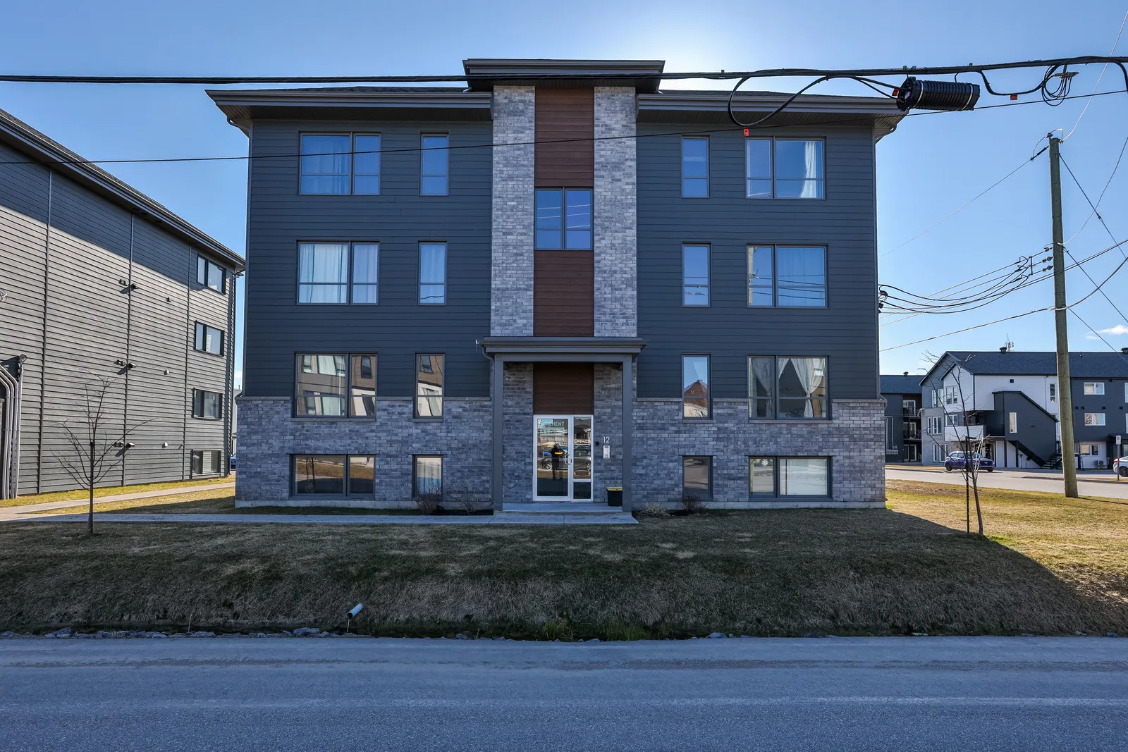 S48 | 12 RANG DE LA CÔTE-SAINT-LOUIS