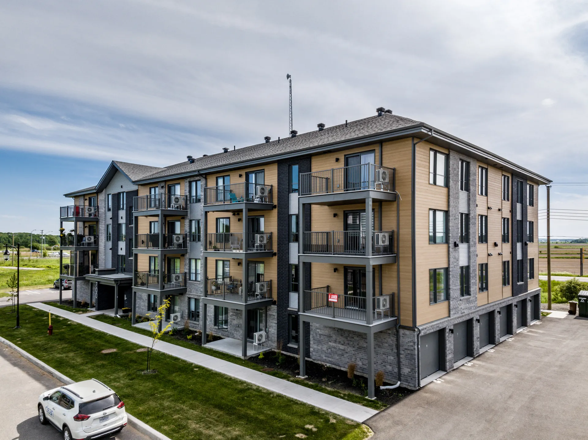 407 | 700 RUE FLAVIE-POIRIER