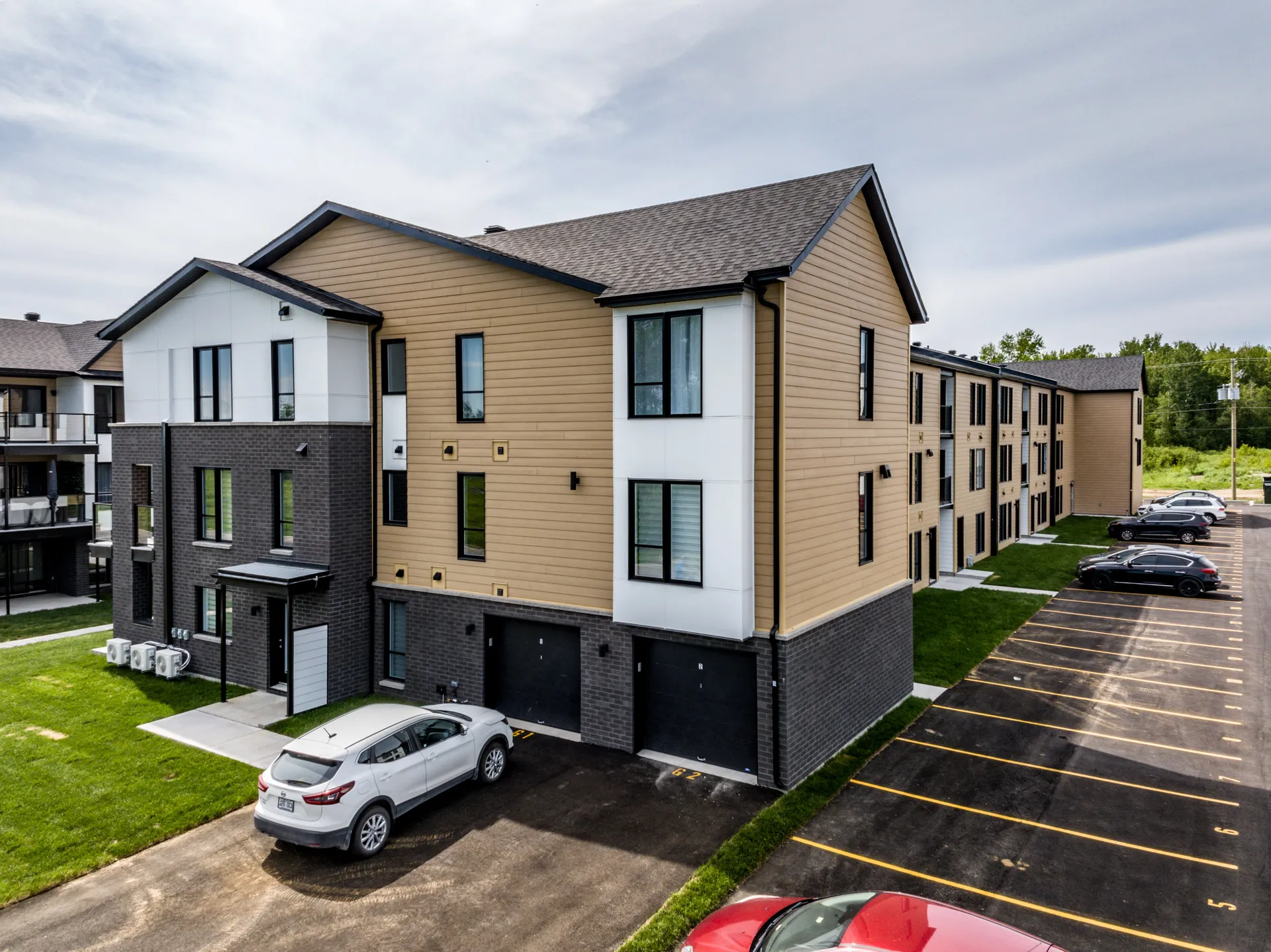 102 | 815 RUE FLAVIE-POIRIER
