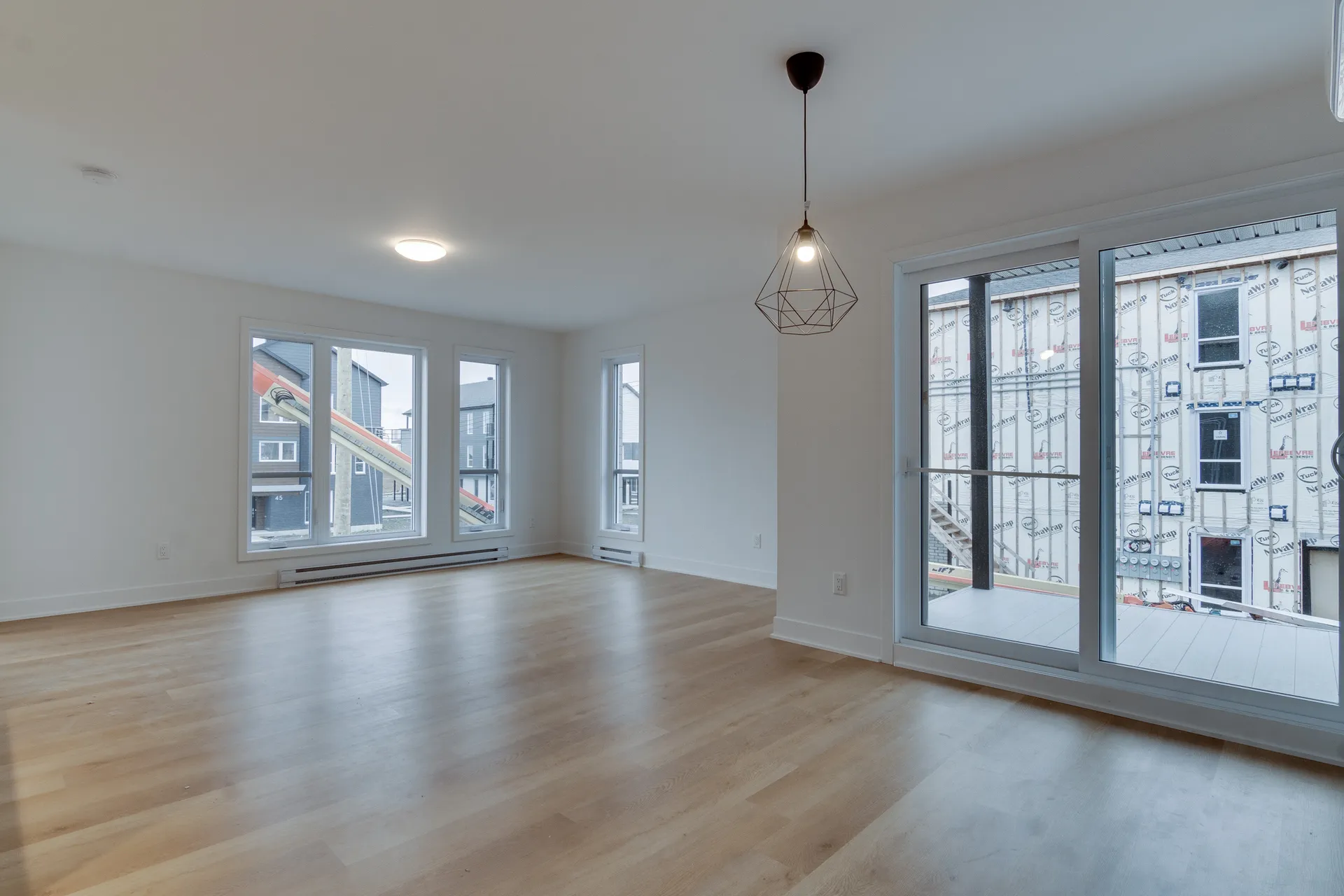 F | 30 RUE DES LILAS