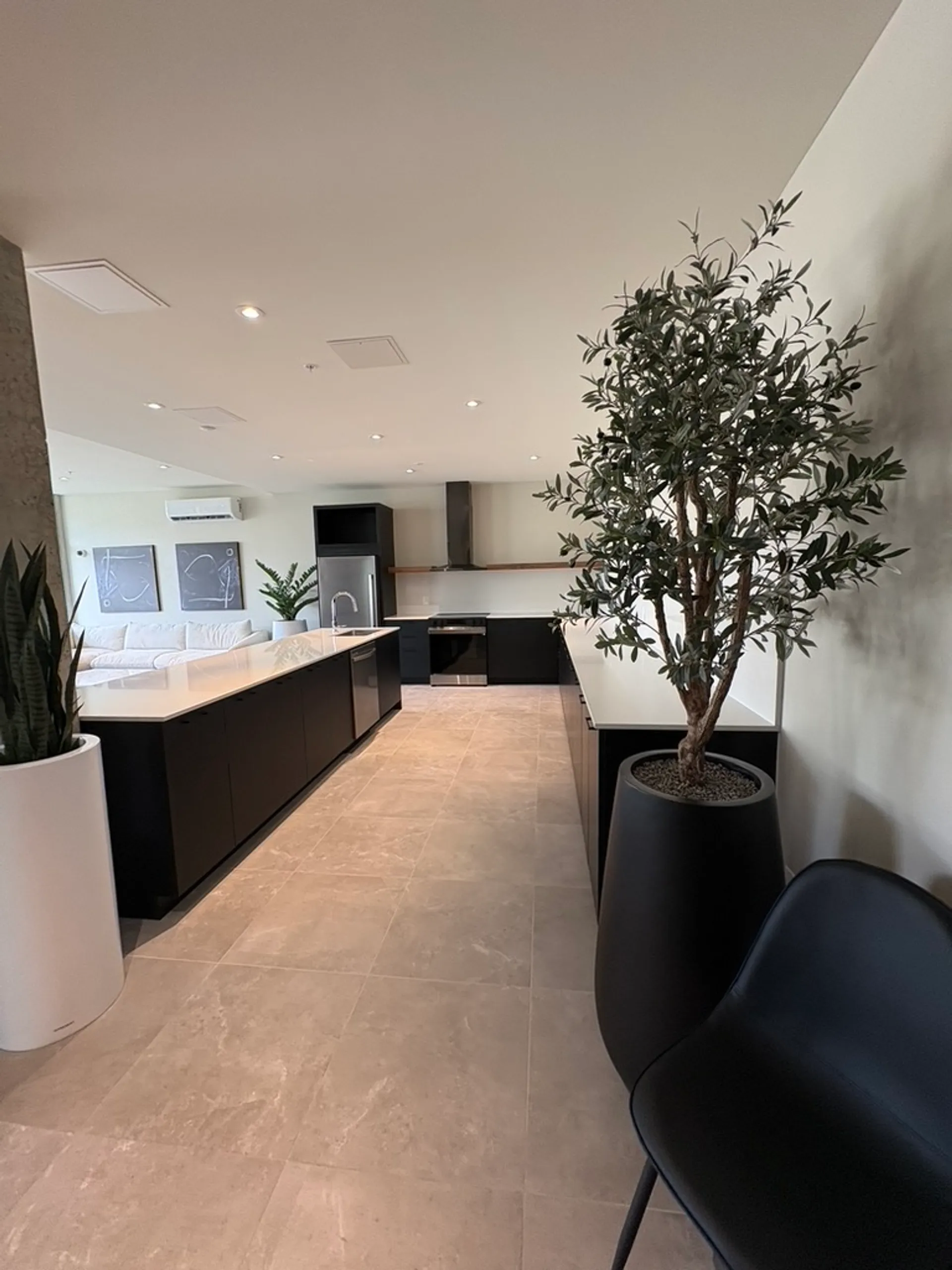503 17900 Boul de Versailles, Mirabel, QC J7J 2S9