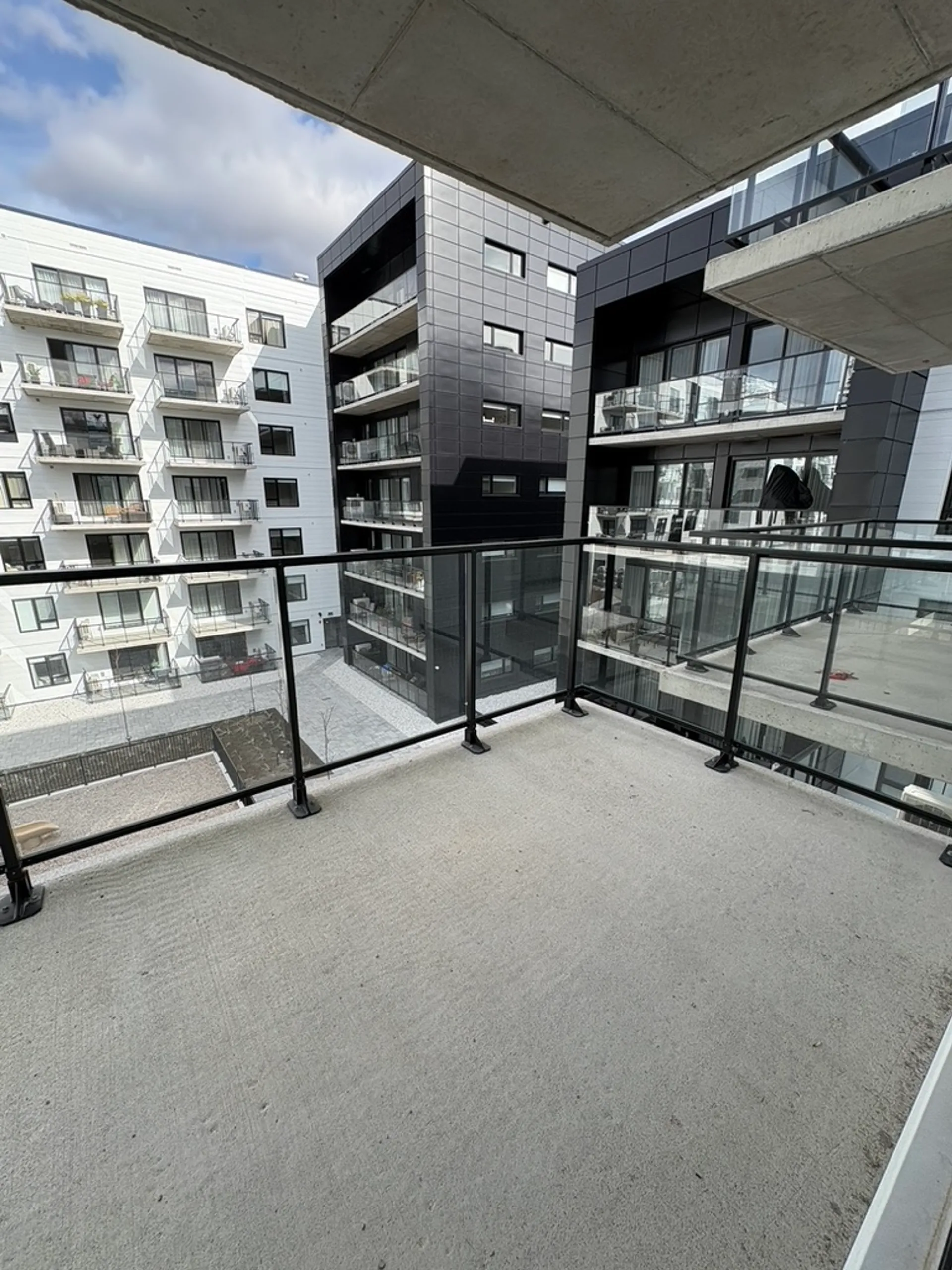 407 17900 Boul de Versailles, Mirabel, QC J7J 2S9