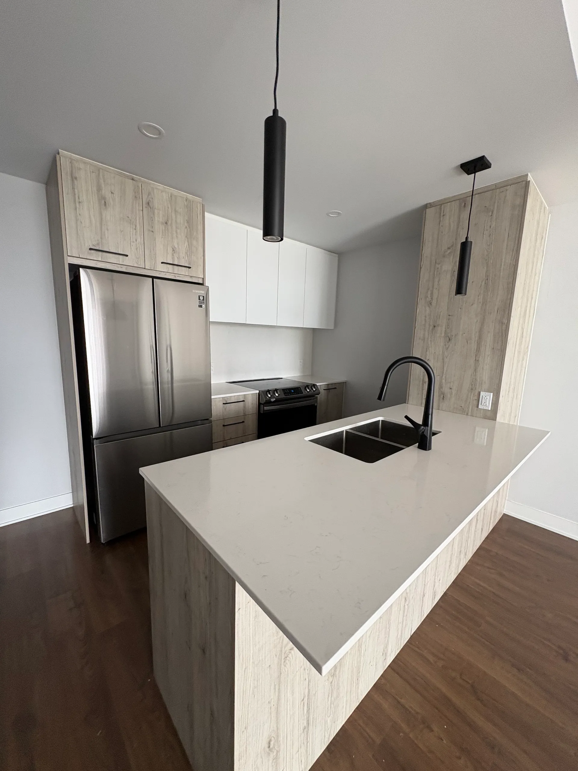 521 11509 Rue de Chambord, Mirabel, QC J7J 2S9