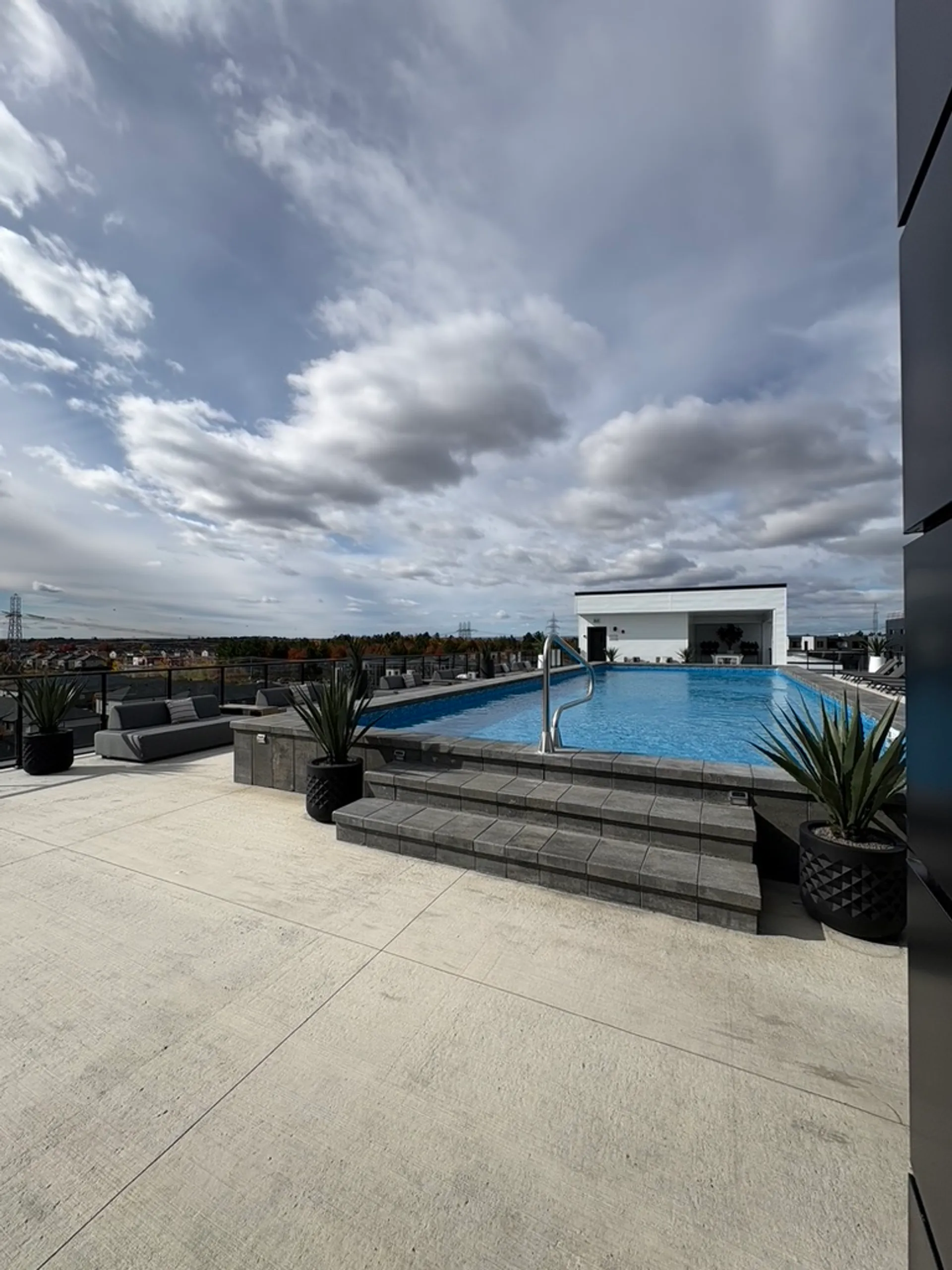 213 17900 Boul de Versailles, Mirabel, QC J7J 2S9