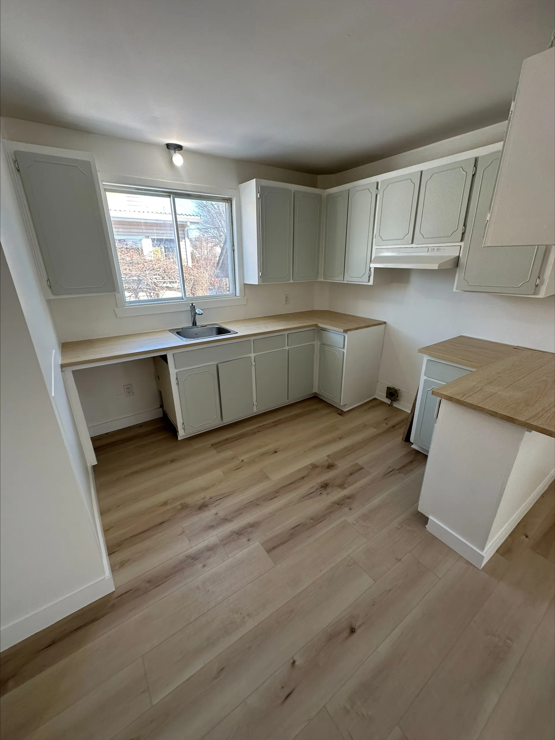 1 - 184 RUE GROULX