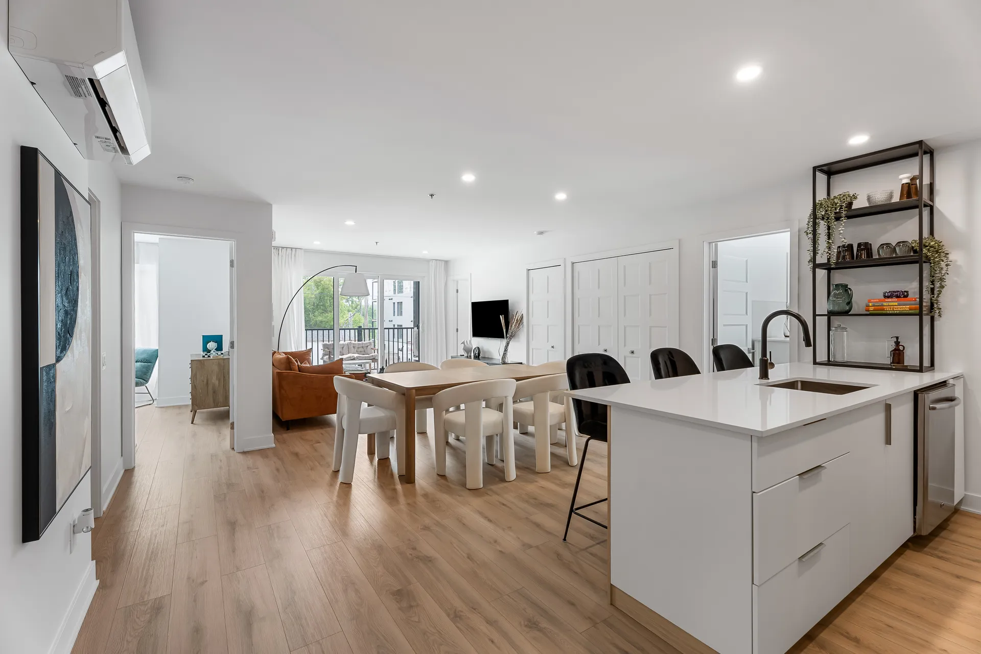 207 - 43 RUE RIVEST