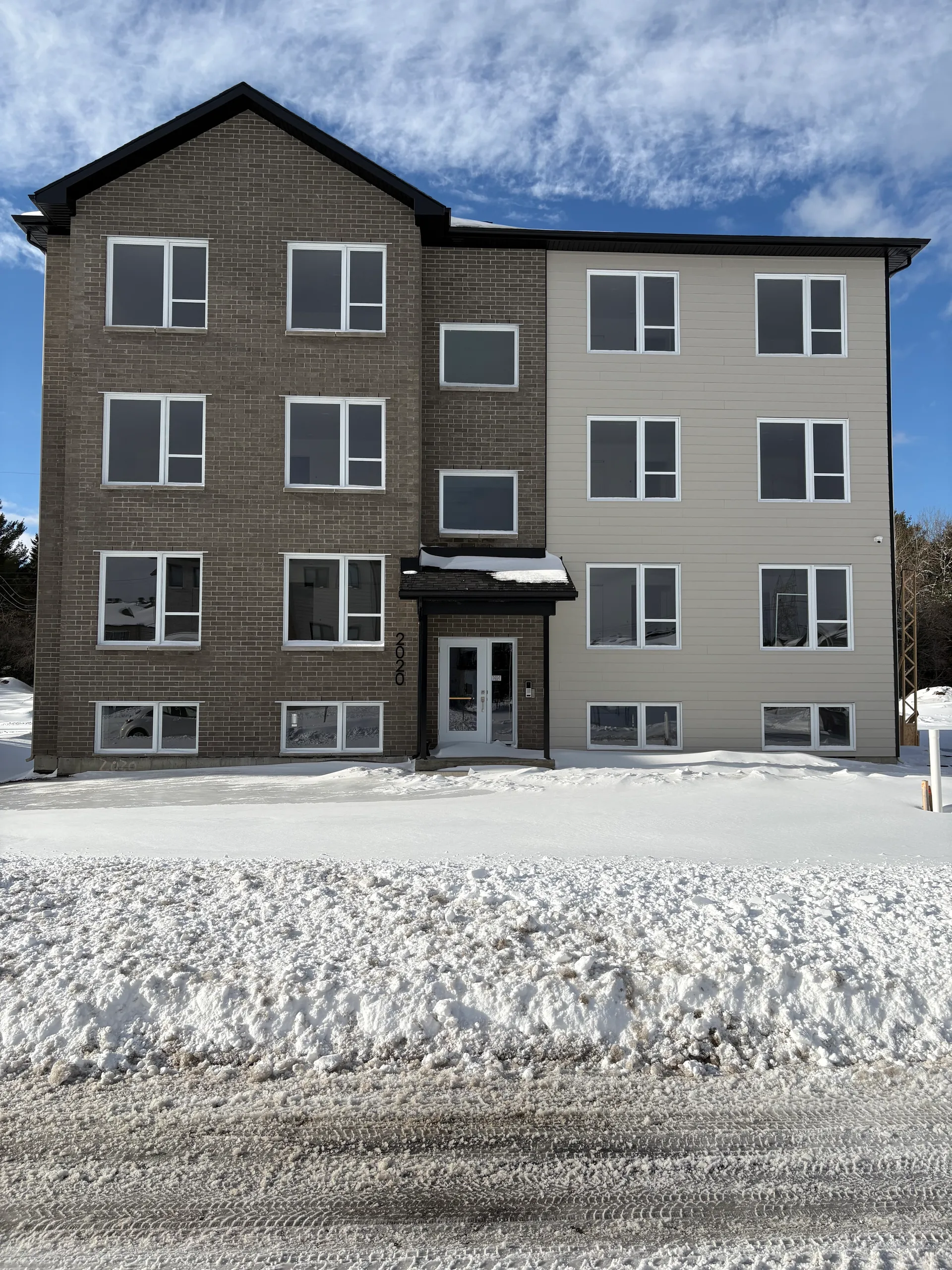 402 | 2020 RUE GRIMARD