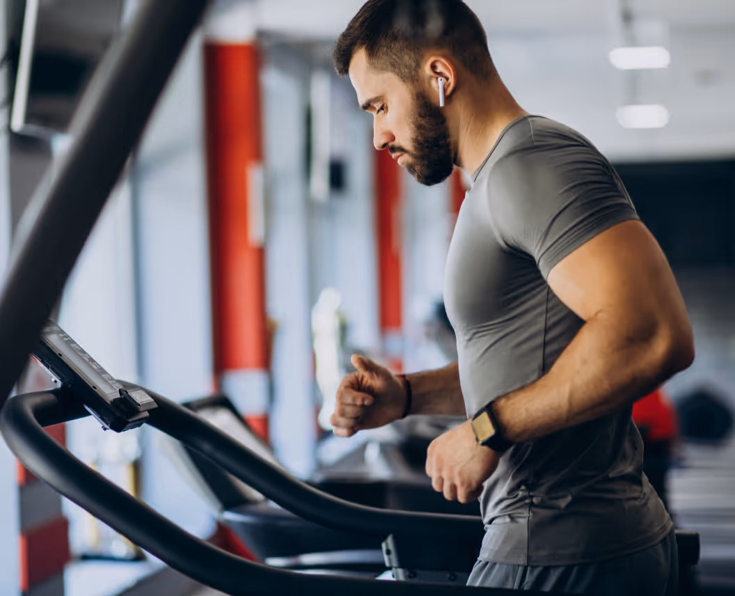 A man working out in the gym to show muscle strength from Clomid therapy