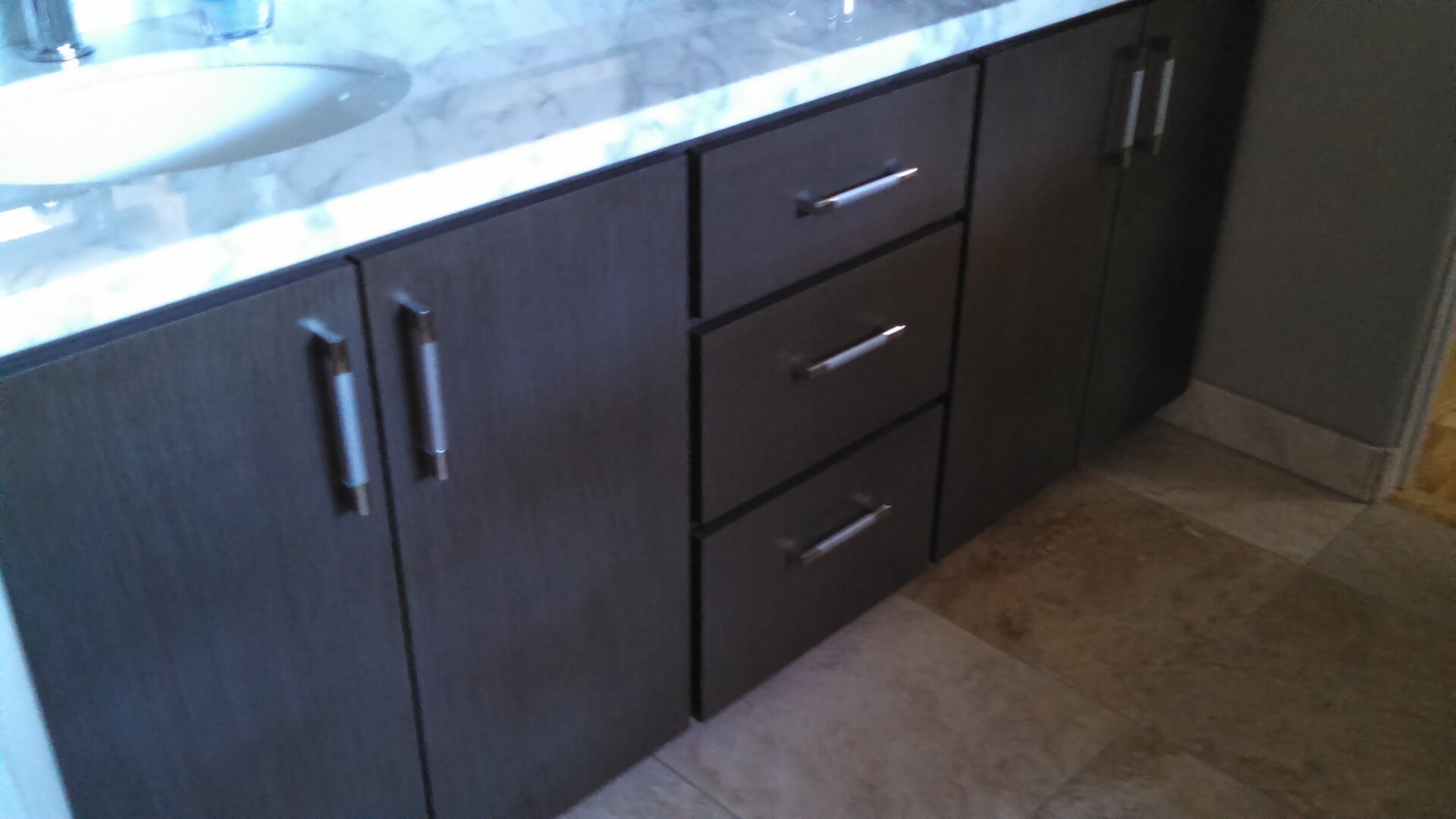 A new contemporary look for some old oak cabinets